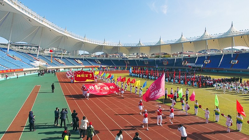 追求卓越,奮勇爭先,聯(lián)橋集團在高新區(qū)第九屆運動會上精彩綻放 奪得團體亞軍