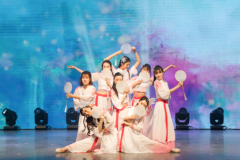 歡欣鼓舞迎新春,滿懷豪情攀高峰 | 聯橋集團2020迎新春聯歡晚會激情開演(圖20)