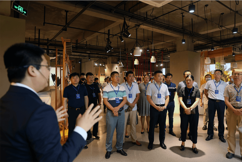 聯橋集團黨委書記、董事長慕镕鍵在威海市“青藍接力”名家論壇開講(圖2) 聯橋集團黨委書記、董事長慕镕鍵在威海市“青藍接力”名家論壇開講(圖2)